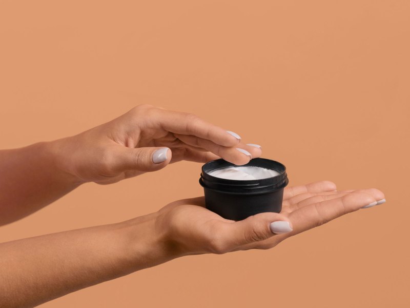 Handcreme auf einer Handfl&auml;che