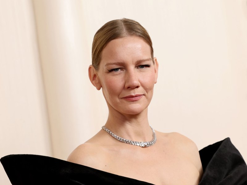 Sandra H&uuml;ller schminkt ihre Schlupflider mit schwarzem Lidstrich und Cat Eyes.