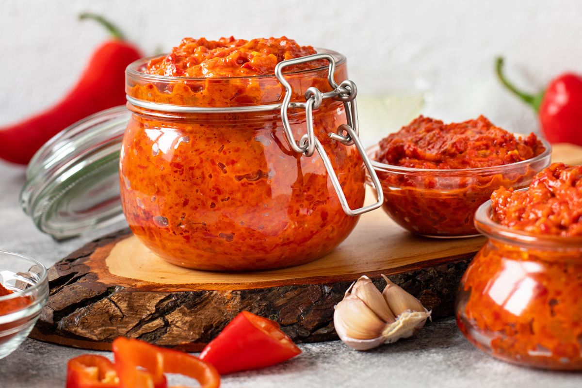 Ajvar l&auml;sst sich mit oder ohne Aubergine und Zwiebel zubereiten