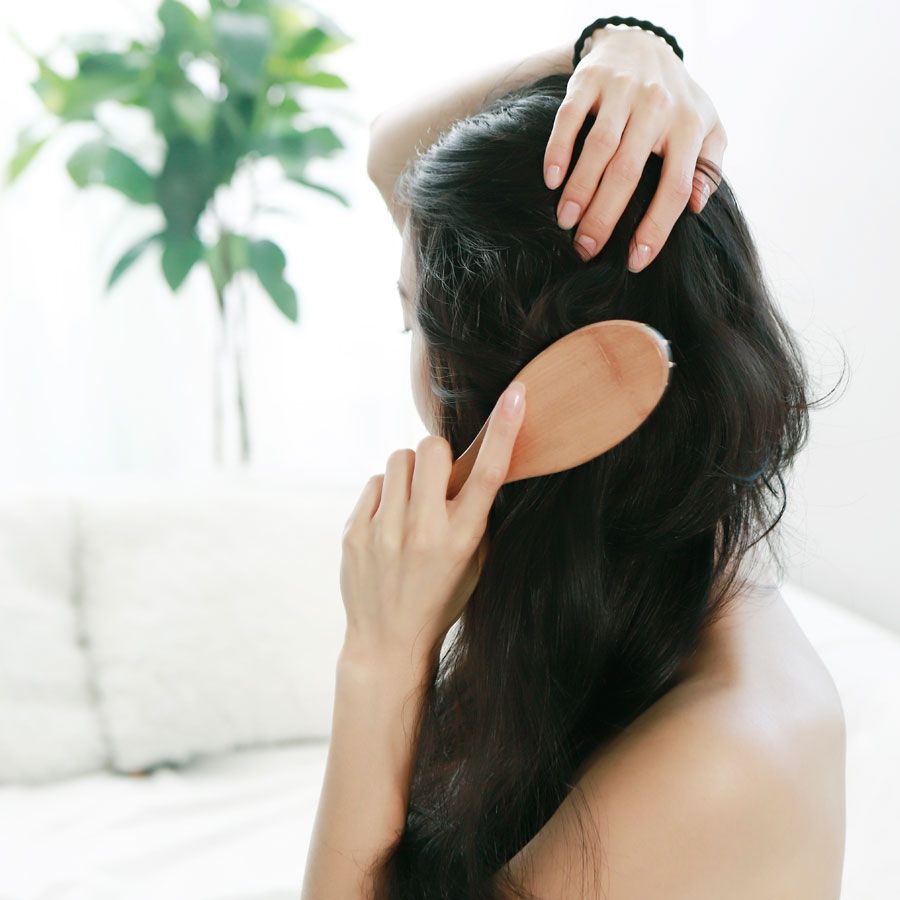Haare kämmen vor dem Waschen Haare kämmen vor dem Waschen