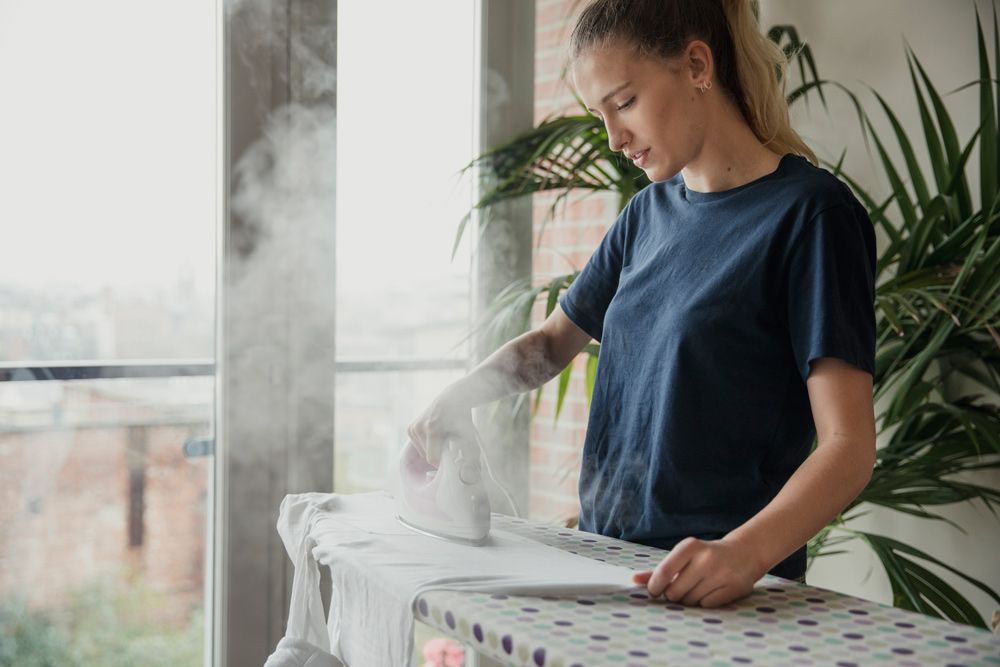 Knitterfrei b&uuml;geln: Die besten Tipps f&uuml;r Hemden