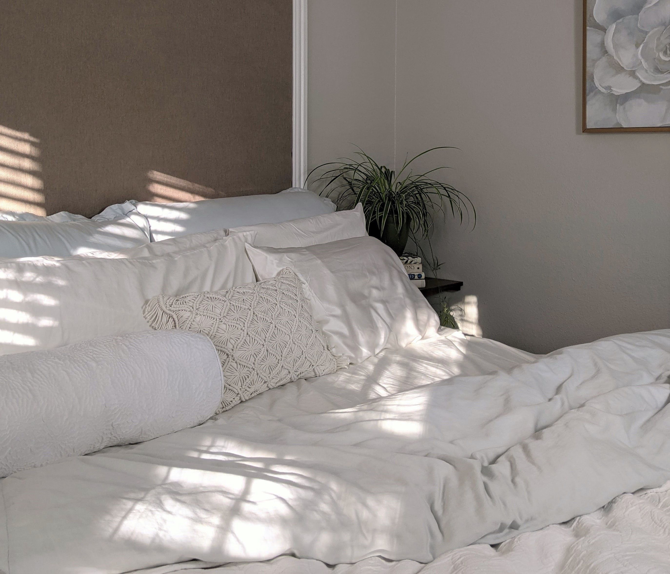 Beige und Braun als Wandfarben im Schlafzimmer Beige und Braun als Wandfarben im Schlafzimmer