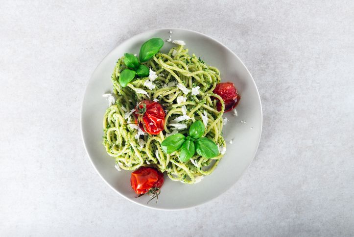 Spaghetti mit Spinatso&szlig;e