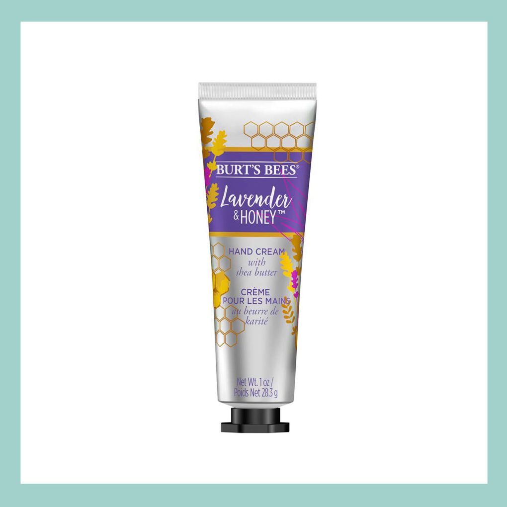 Handpflege Tipp: Regelmäßig Handcreme benutzen Handpflege Tipp: Regelmäßig Handcreme benutzen