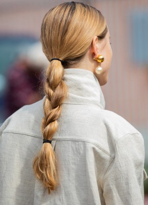 Frisuren 2021: Flechtzopf Frisuren 2021: Flechtzopf