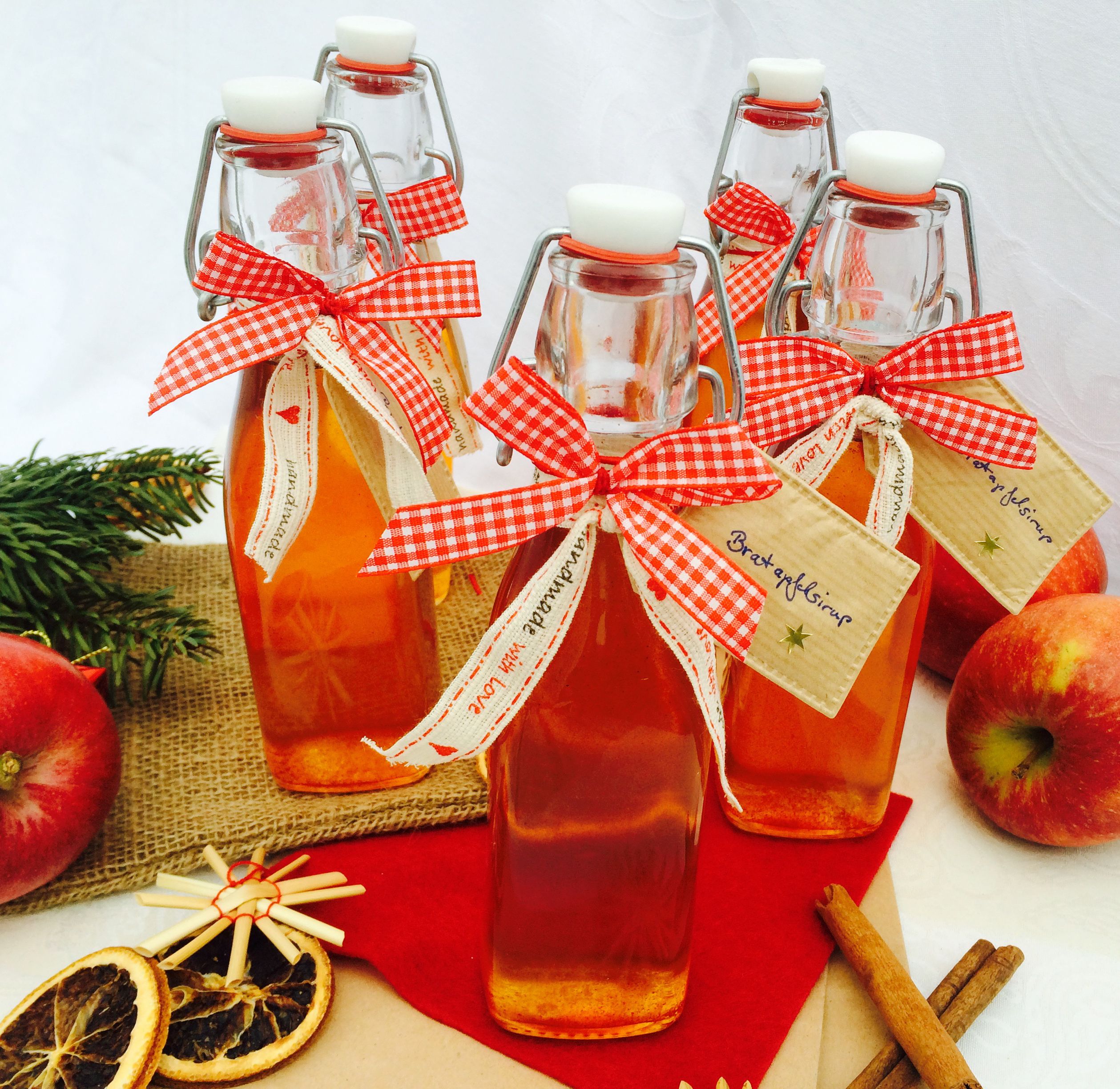 Geschenke aus der Küche: Bratapfelsirup Geschenke aus der Küche: Bratapfelsirup