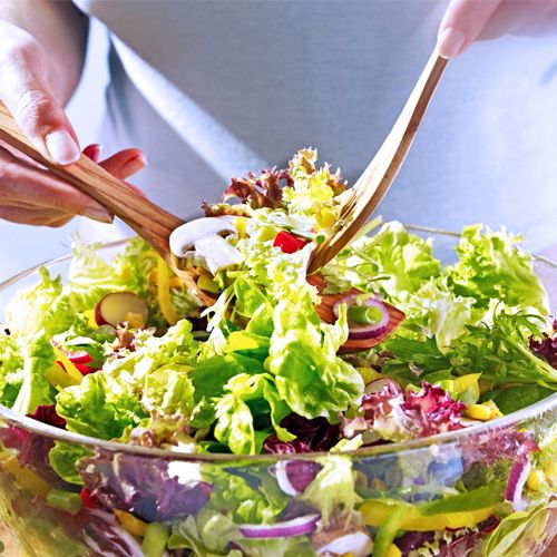 Ohne Kohlenhydrate: Rezept für Frühlingssalat mit Vinaigrette Ohne Kohlenhydrate: Rezept für Frühlingssalat mit Vinaigrette