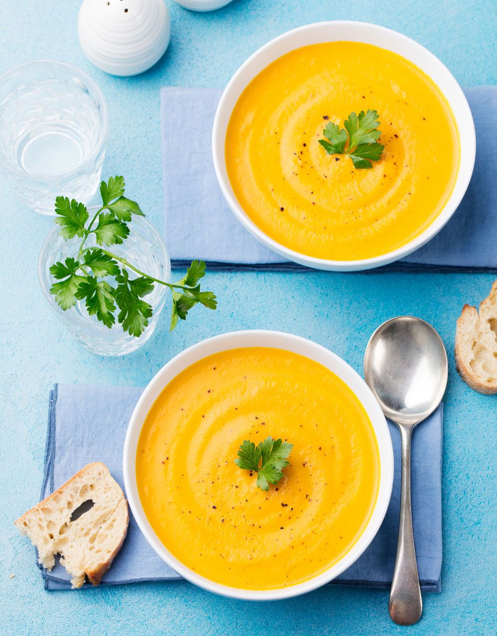 Kürbis-Kokos-Suppe mit Ingwer Kürbis-Kokos-Suppe mit Ingwer