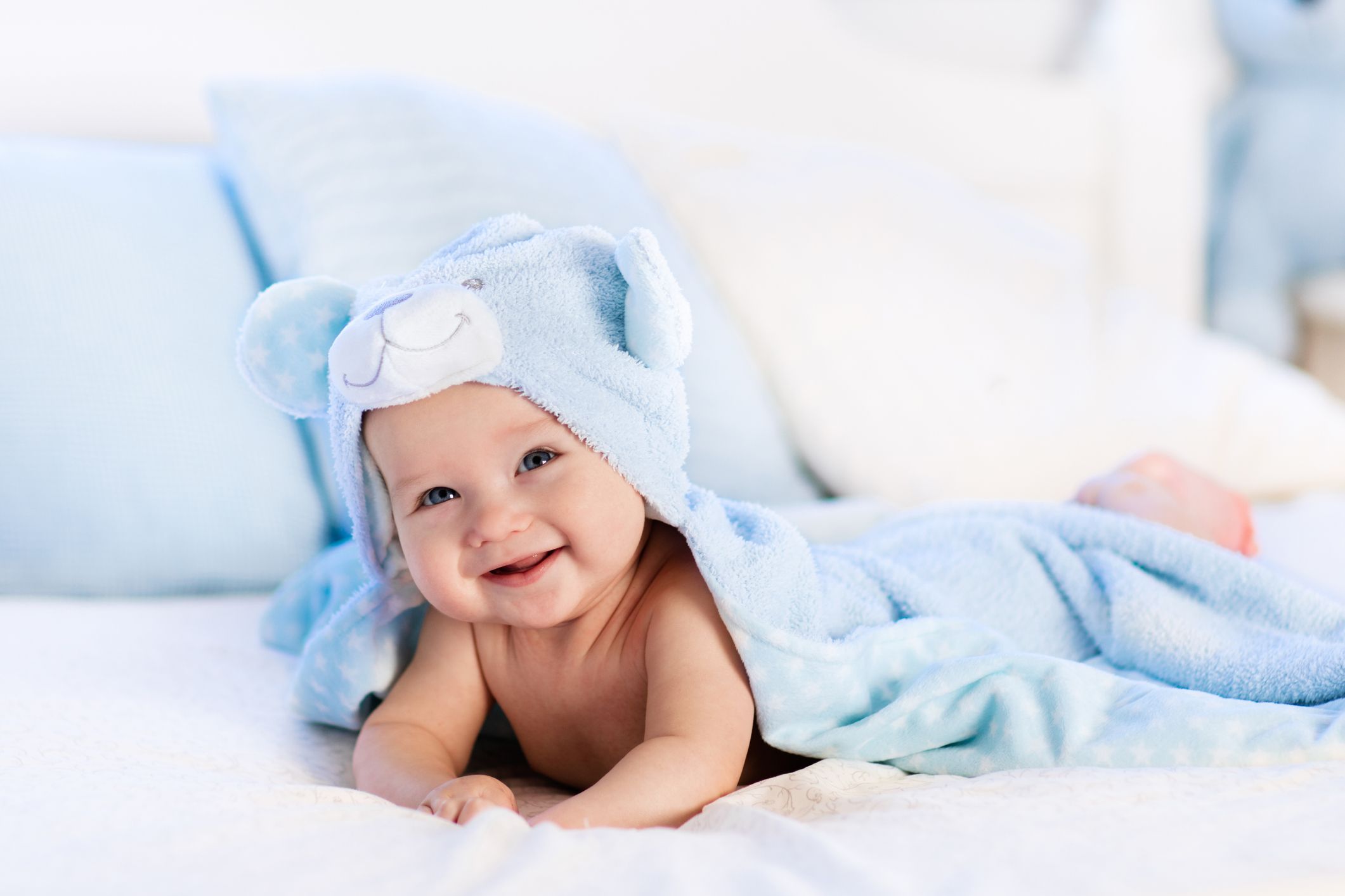 Baby baden: Kuschelige Waschlappen und Bademäntel sind wichtig Baby baden: Kuschelige Waschlappen und Bademäntel sind wichtig