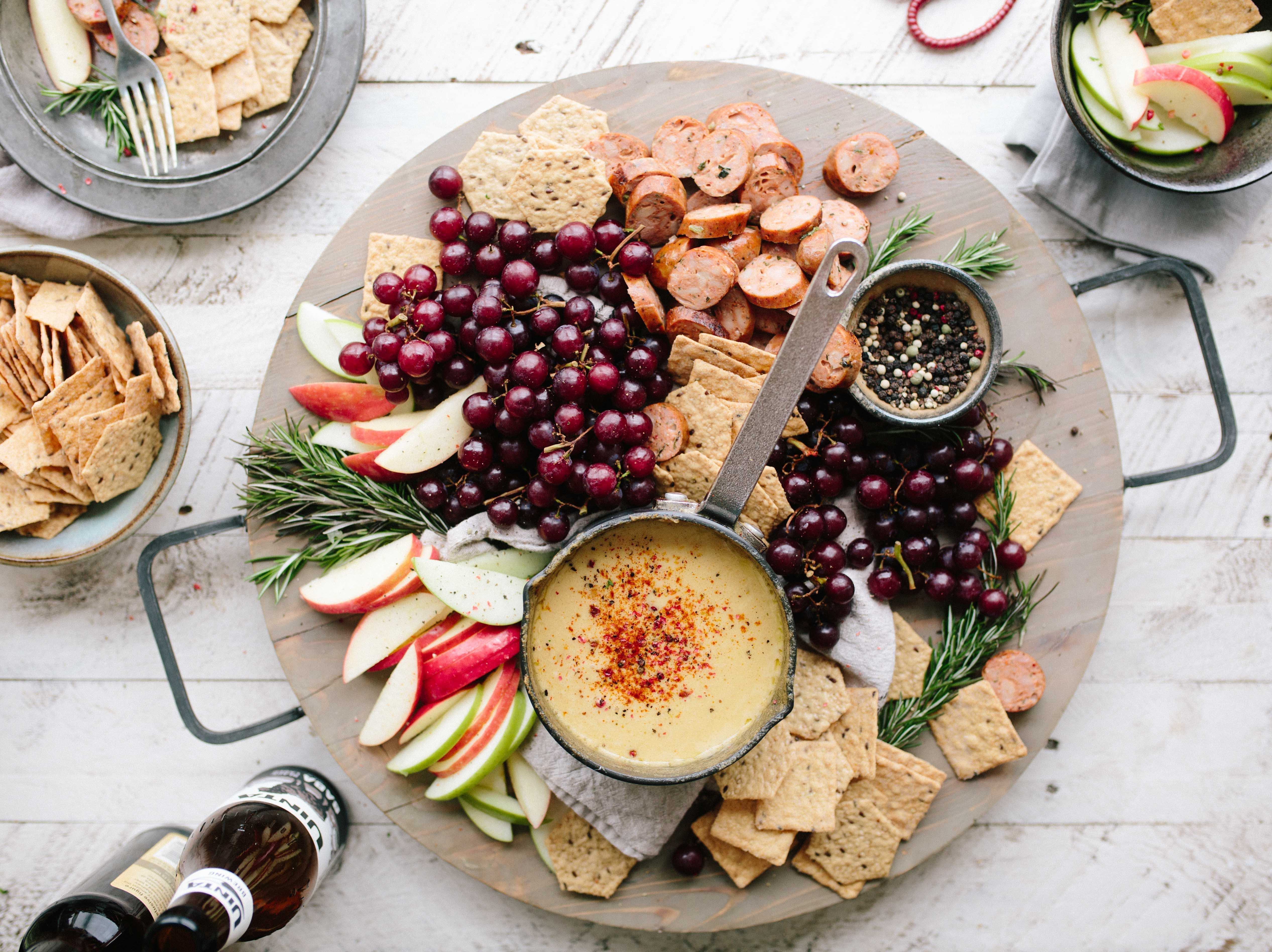 K&auml;seplatte als Fondue anrichten