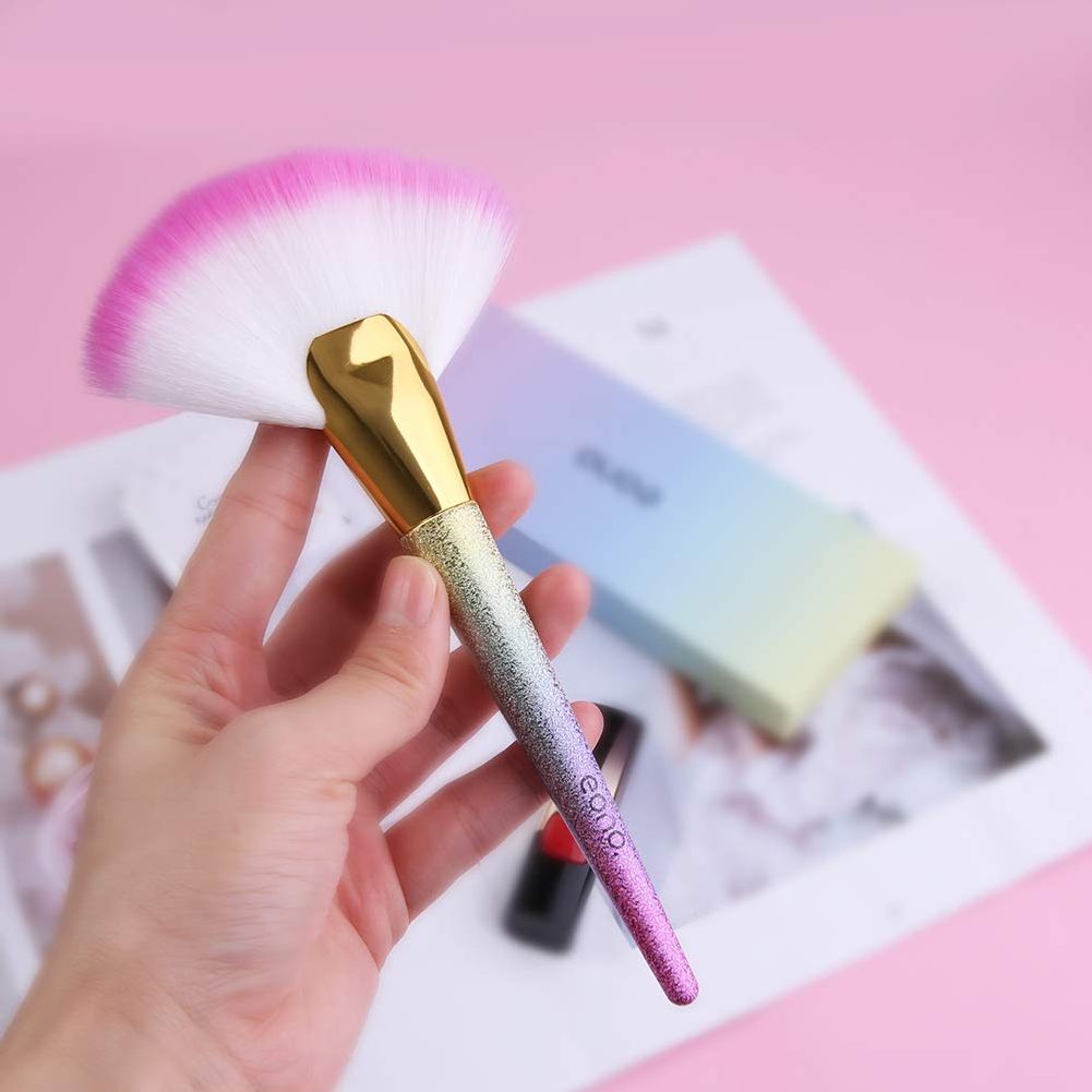 F&auml;cherpinsel um Highlighter aufzutragen
