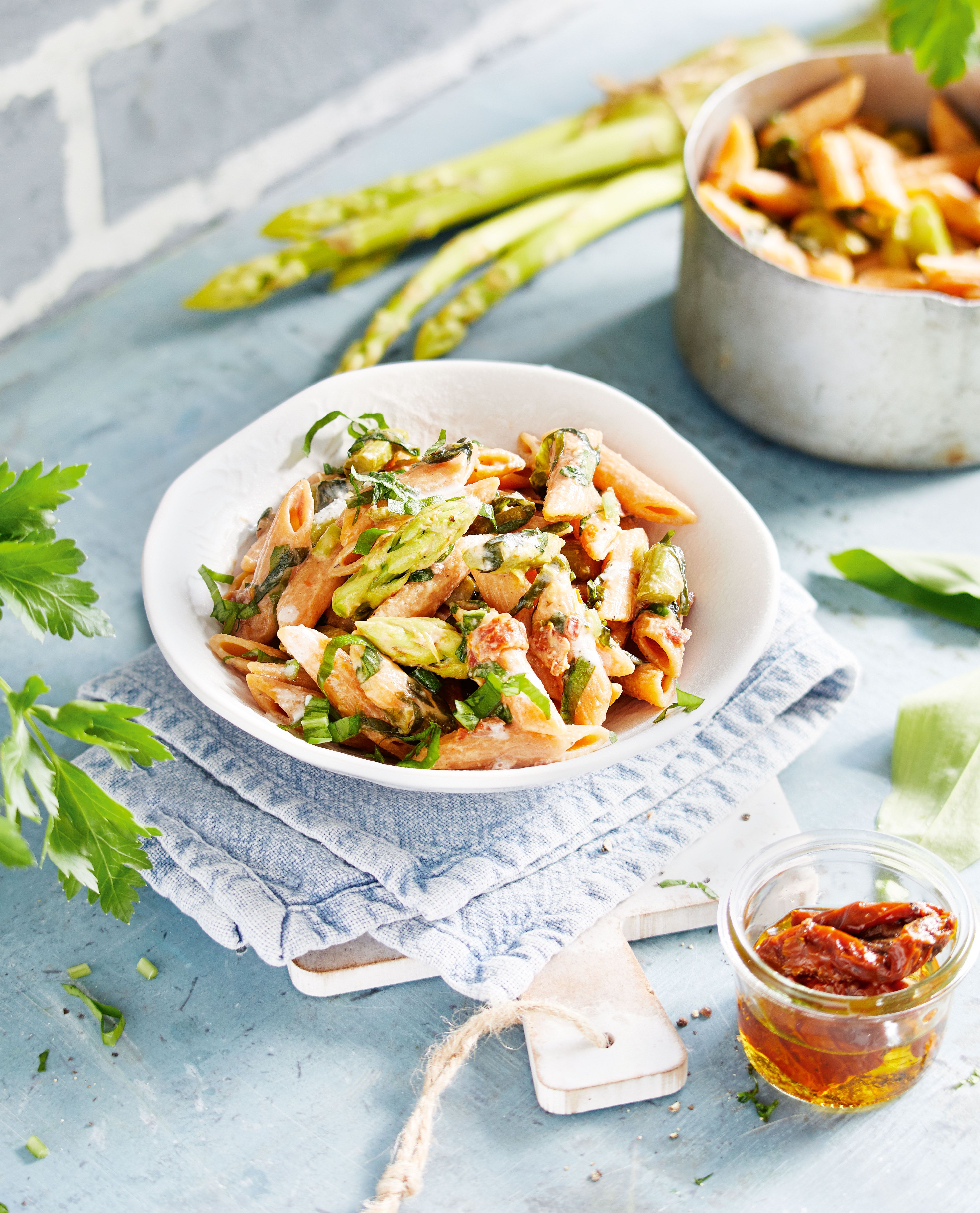 Low-Carb-Pasta: B&auml;rlauch-Spargel-One-Pot