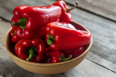 1 große Paprika (200 g) hat 40 kcal. 1 große Paprika (200 g) hat 40 kcal.
