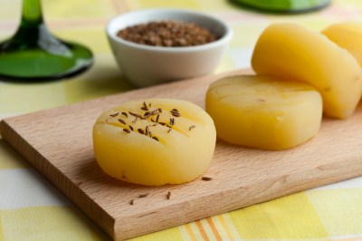 1 Portion Harzer Käse (30 g) hat 38 kcal. 1 Portion Harzer Käse (30 g) hat 38 kcal.