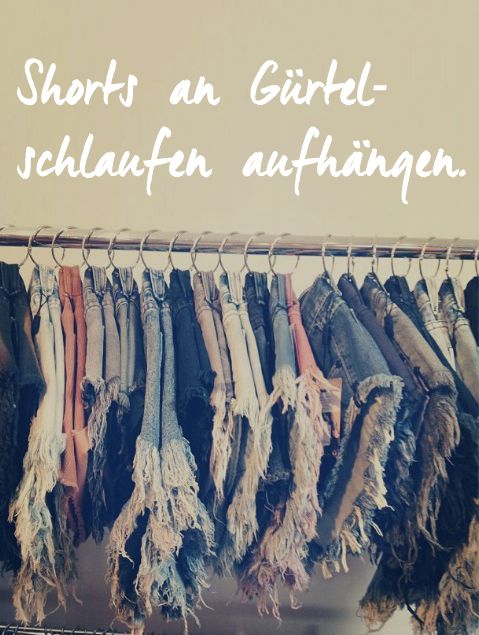 Shorts mit Duschvorhangringen aufhängen Shorts mit Duschvorhangringen aufhängen