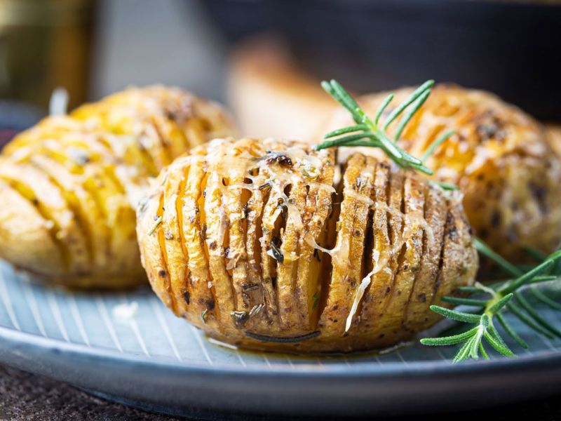 Hasselback-Kartoffeln: Rezept f&uuml;r Schwedische F&auml;cherkartoffeln