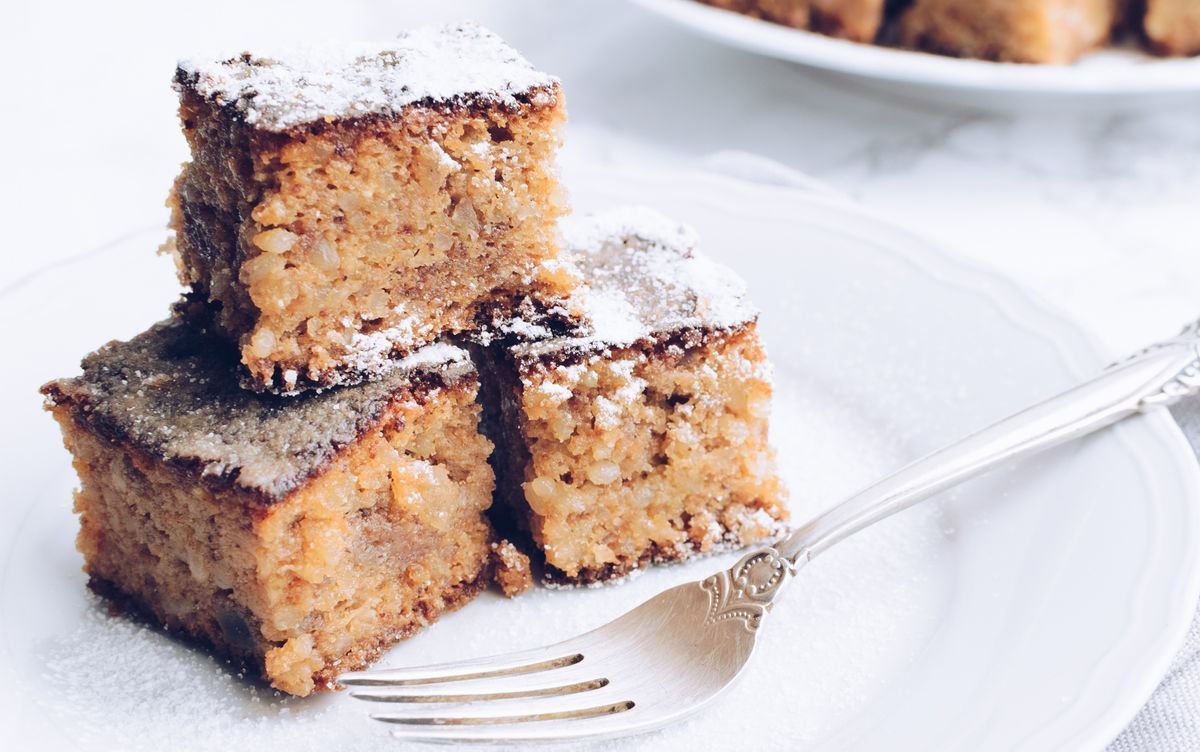 Saftiger Marzipan-Nusskuchen vom Blech: Winterliches Rezept