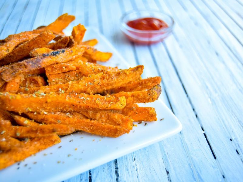 Weltbeste S&uuml;&szlig;kartoffelpommes: So werden sie sch&ouml;n knusprig