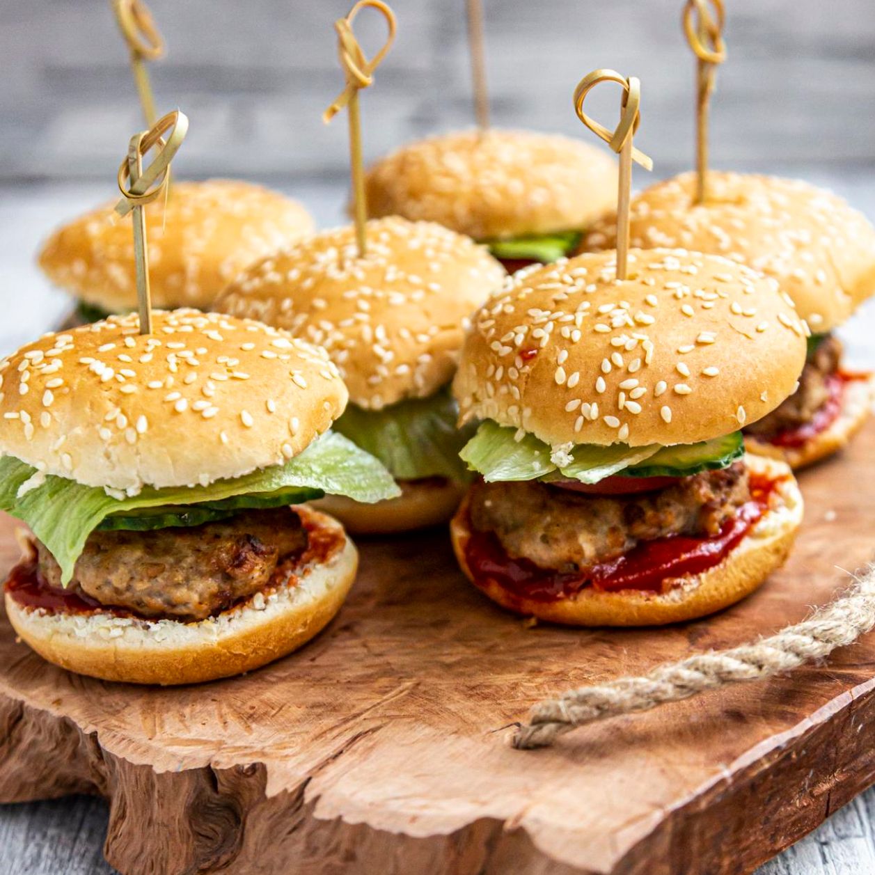 Mini-Hamburger am Stiel: Food Pops Mini-Hamburger am Stiel: Food Pops