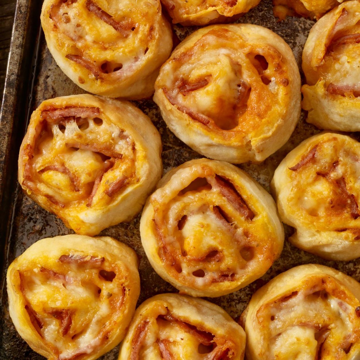 Pizzaschnecken am Stiel Pizzaschnecken am Stiel