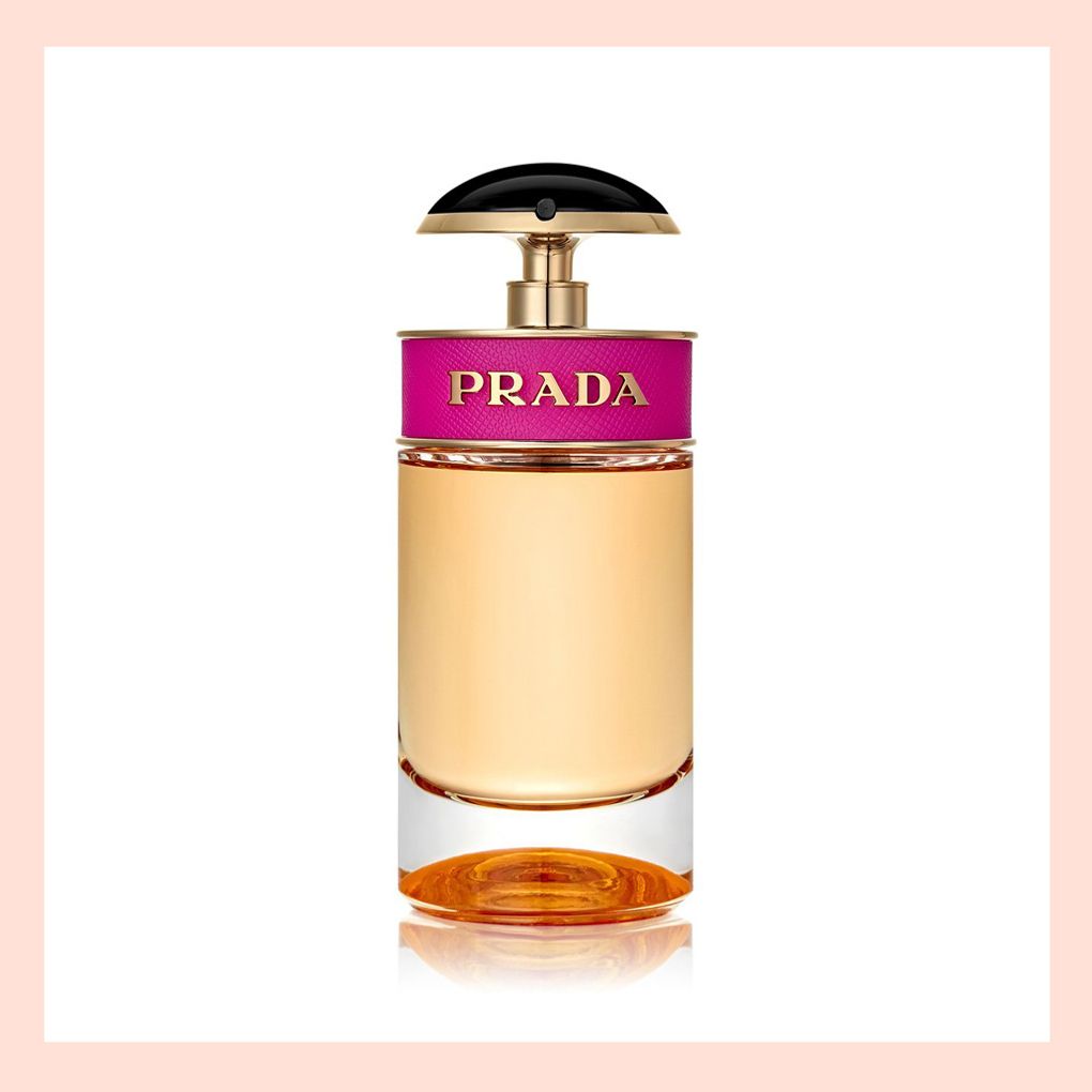 Das Parfum Candy von Prada riecht dezent süß. Das Parfum Candy von Prada riecht dezent süß.