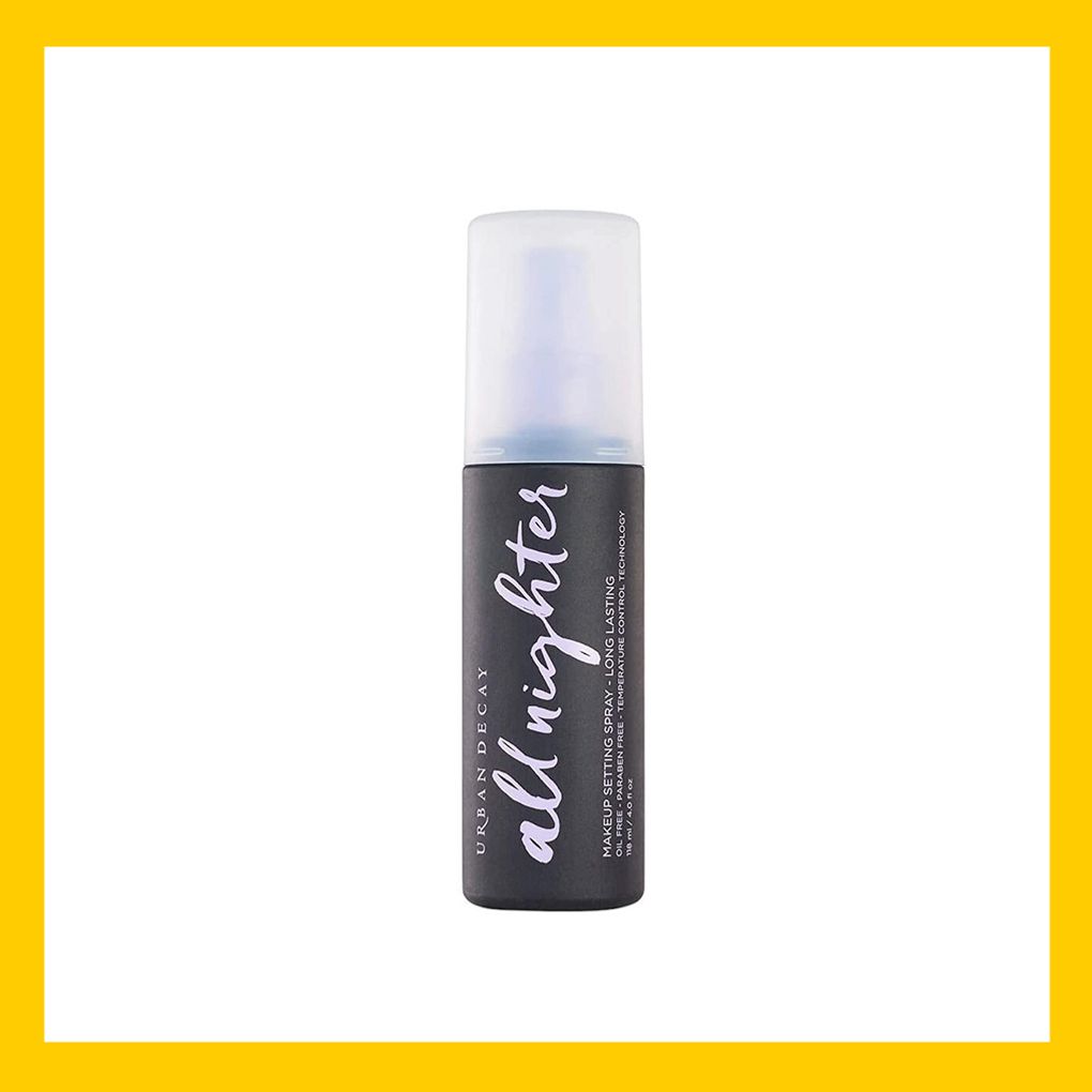 Mit dem All Nighter Fixing Spray Make up Flecken verhindern. Mit dem All Nighter Fixing Spray Make up Flecken verhindern.
