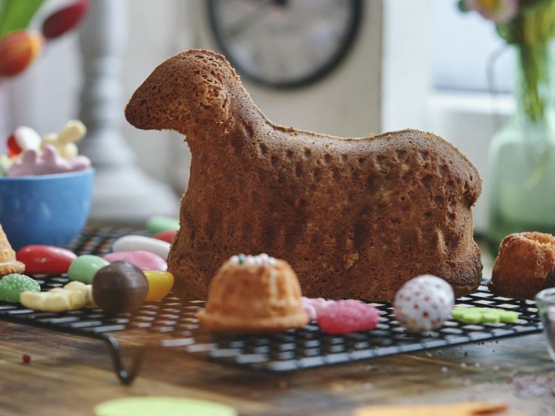 Osterlamm backen: Einfaches Rezept f&uuml;r Backanf&auml;nger