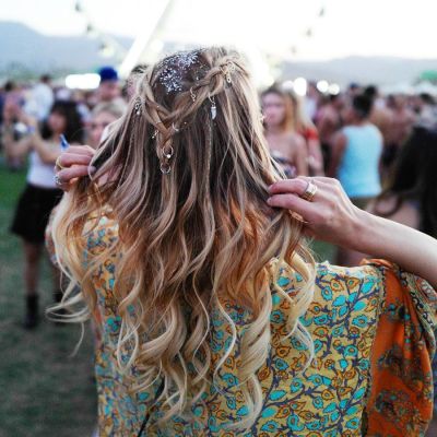 Beach Waves als umwerfend sch&ouml;ne Festival-Frisur