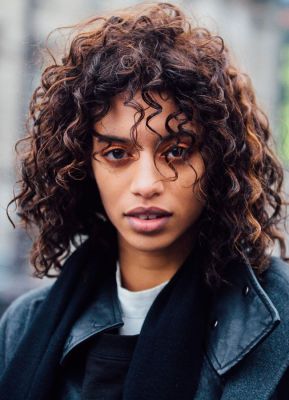 Haarfarben-Trends im Herbst 2019: Kastanienfarbene Highlights Haarfarben-Trends im Herbst 2019: Kastanienfarbene Highlights