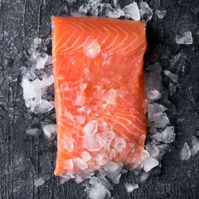 Fisch, wie Lachs und Meeresfrüchte sind bei der Low Carb Diät erlaubt. Fisch, wie Lachs und Meeresfrüchte sind bei der Low Carb Diät erlaubt.