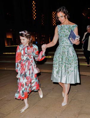 Katie Holmes mit ihrer Tochter Suri Katie Holmes mit ihrer Tochter Suri