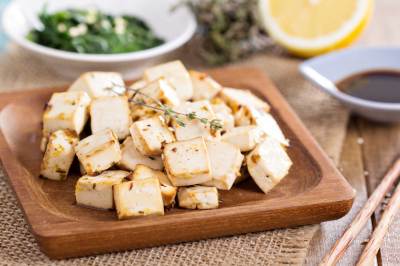 Tofu Gebackener Tofu mit Gewürzen