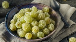 Gefrorene und gezuckerte gr&uuml;ne Trauben.