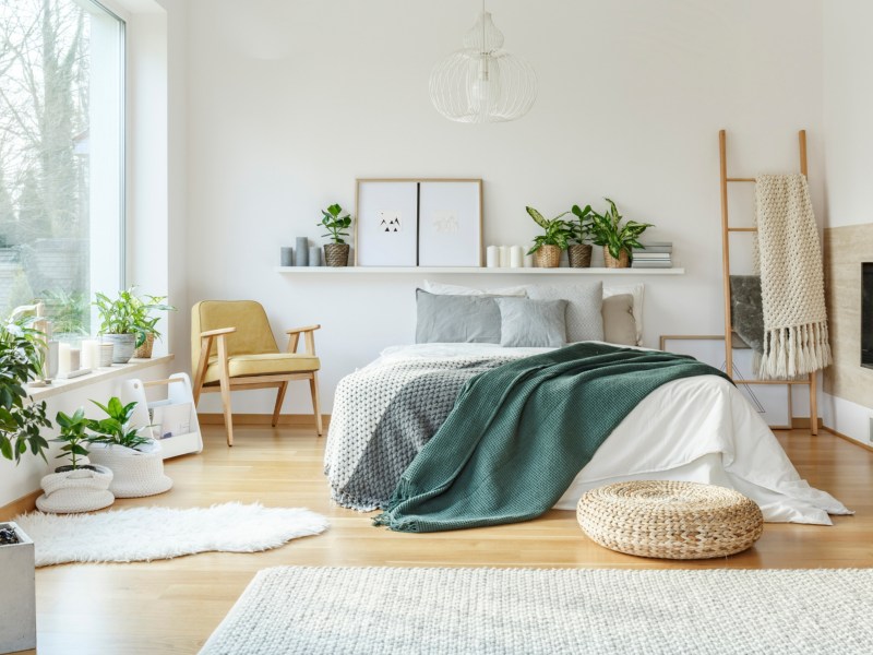 Gem&uuml;tlich eingerichtetes Schlafzimmer