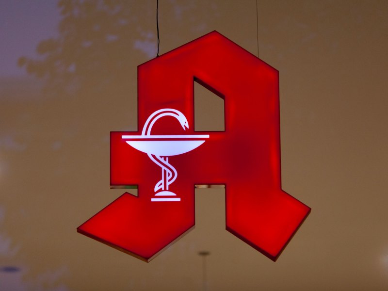 Großes rotes Apotheken-A