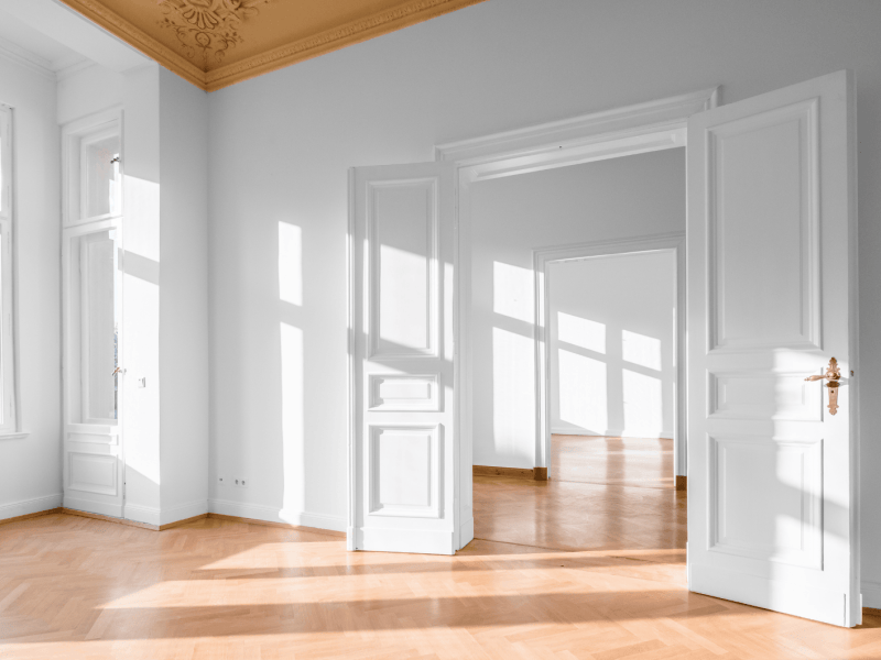 Altbau Wohnung mit hohen Decken.