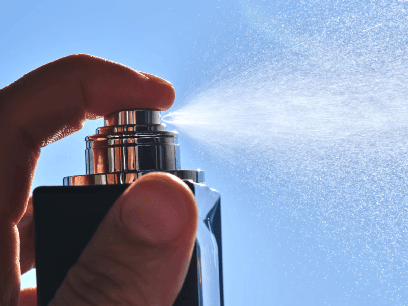 Parfumflakon mit Spr&uuml;hnebel