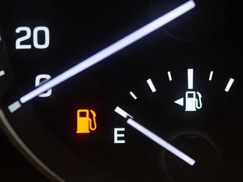 Tankanzeige im Auto