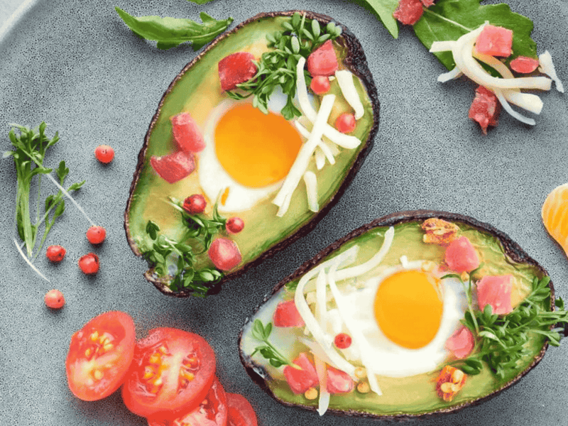 Avocado mit Ei Low Carb Fr&uuml;hst&uuml;ck