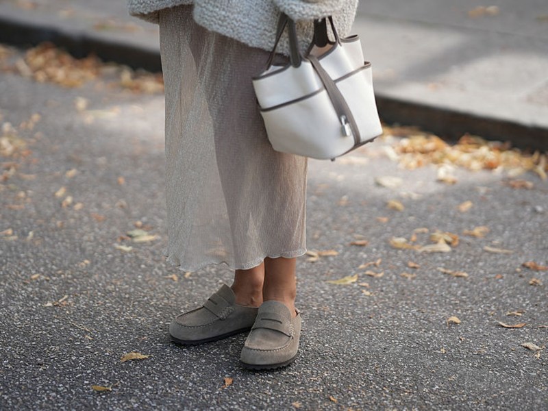 Streetstyle Hamburg 08/2025: Laura Noltemeyer tr&auml;gt Birkenstock Naples
