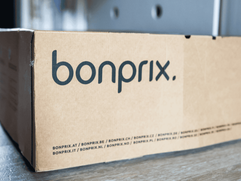 Karton von Bonprix